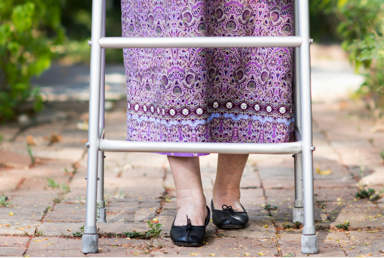 Kako poteka preprečevanje padcev v domačem okolju